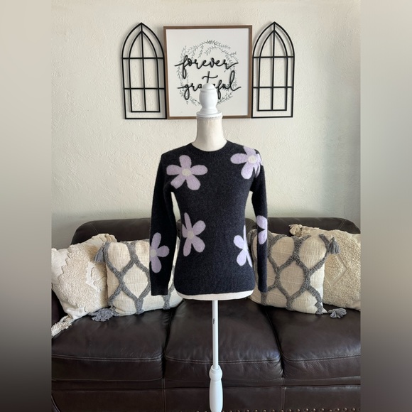 Saks Fifth Avenue Gray 100% Cashmere Crew Neck Sweater With Lavender Daisies - Picture 9 of 14